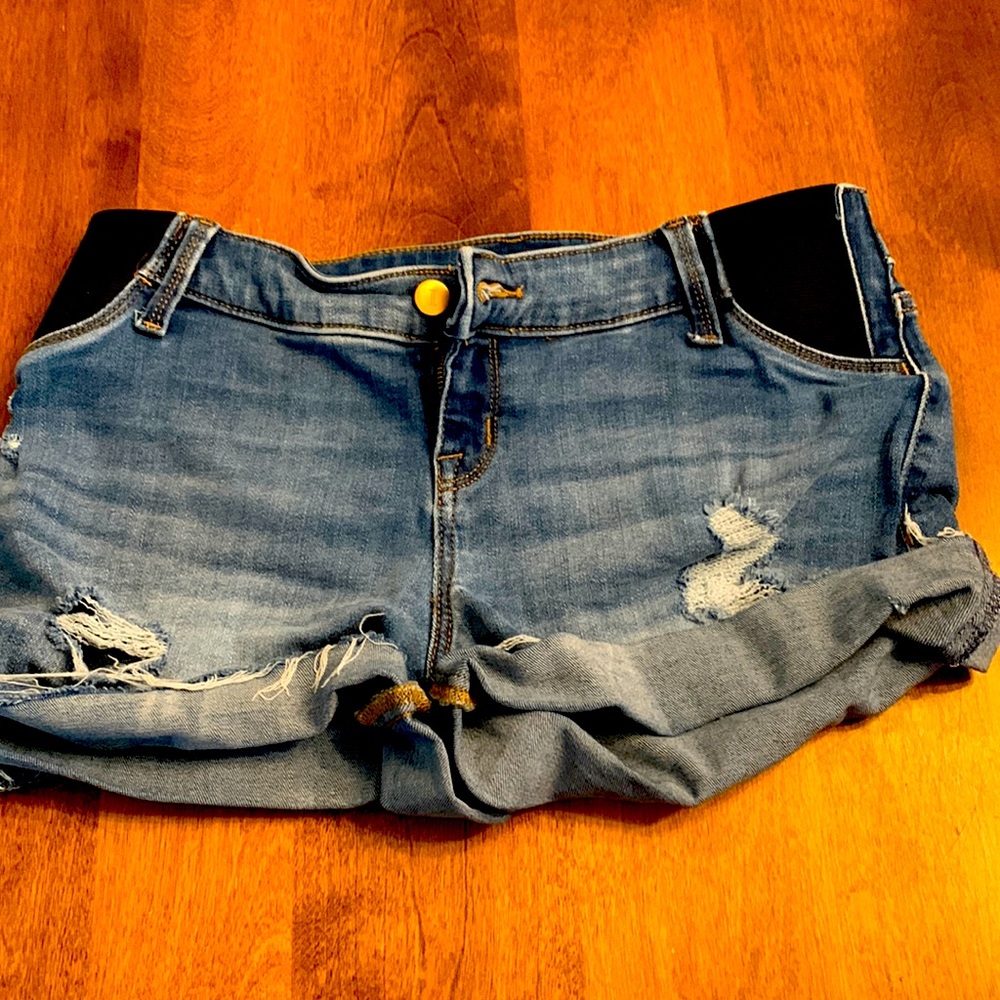 Maternity shorts